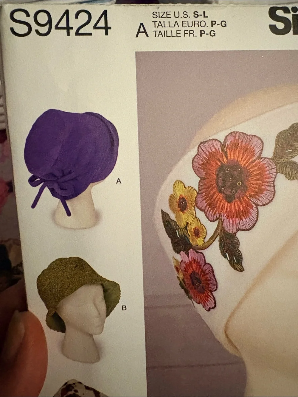 BN UNCUT SIMPLICITY 9424 A SEWING PATTERNS HATS